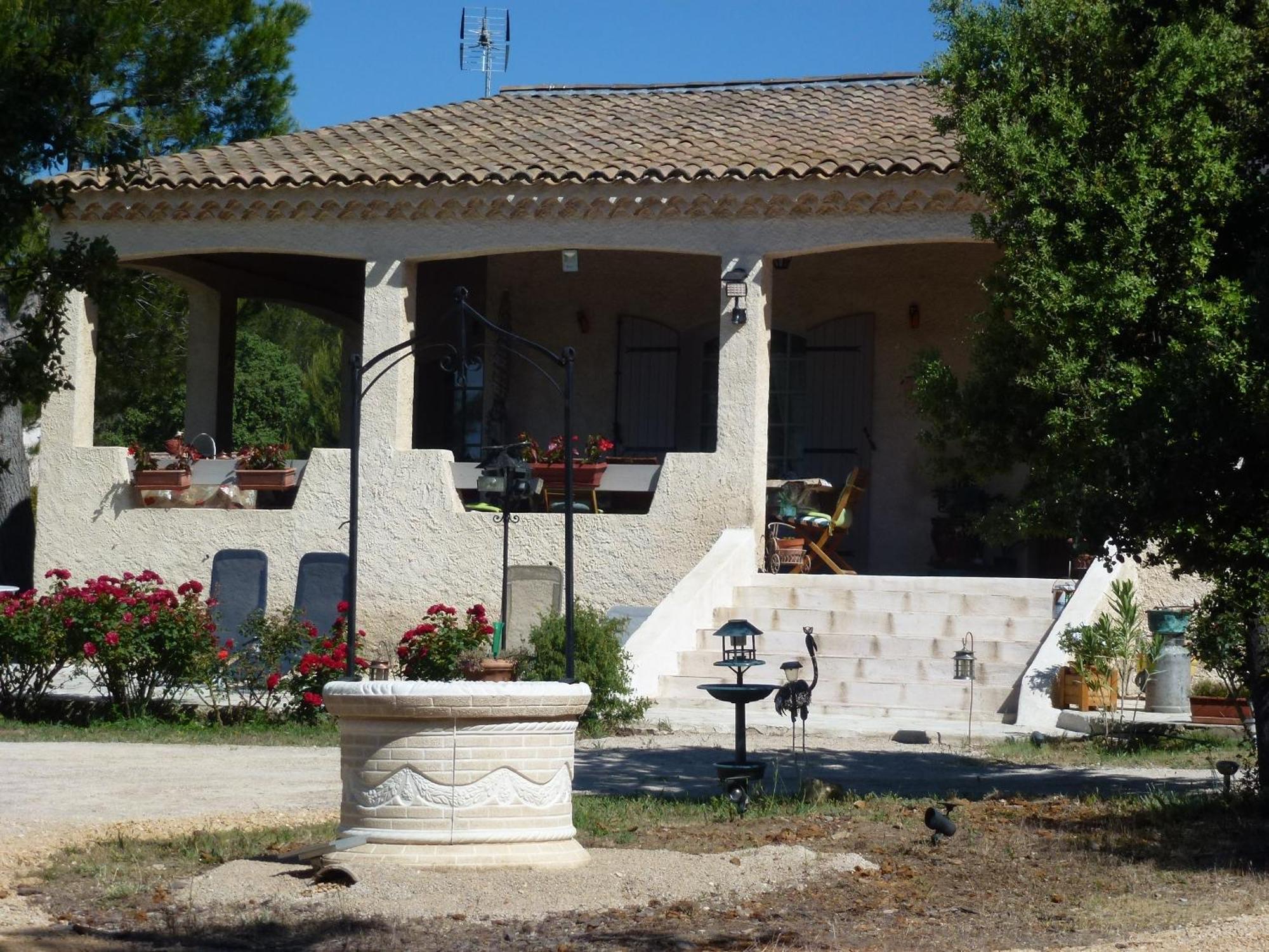 Chambre D'Hotes La Pinede Lambesc Exterior photo