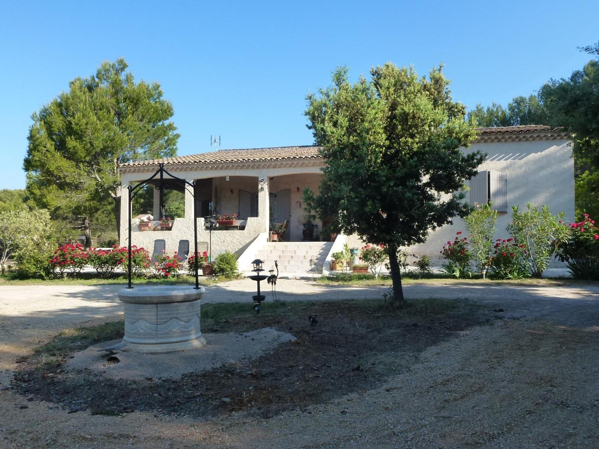 Chambre D'Hotes La Pinede Lambesc Exterior photo