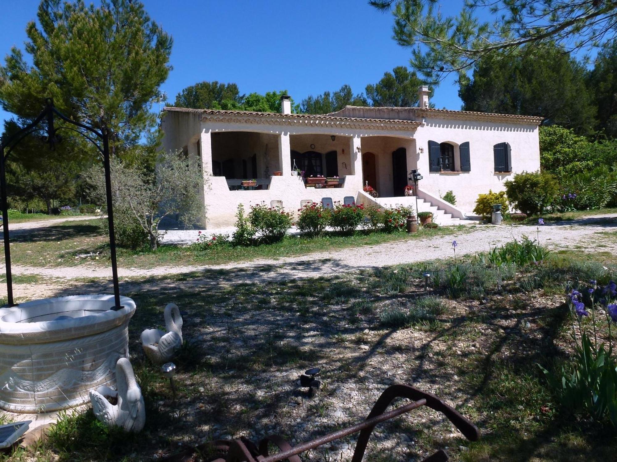 Chambre D'Hotes La Pinede Lambesc Exterior photo