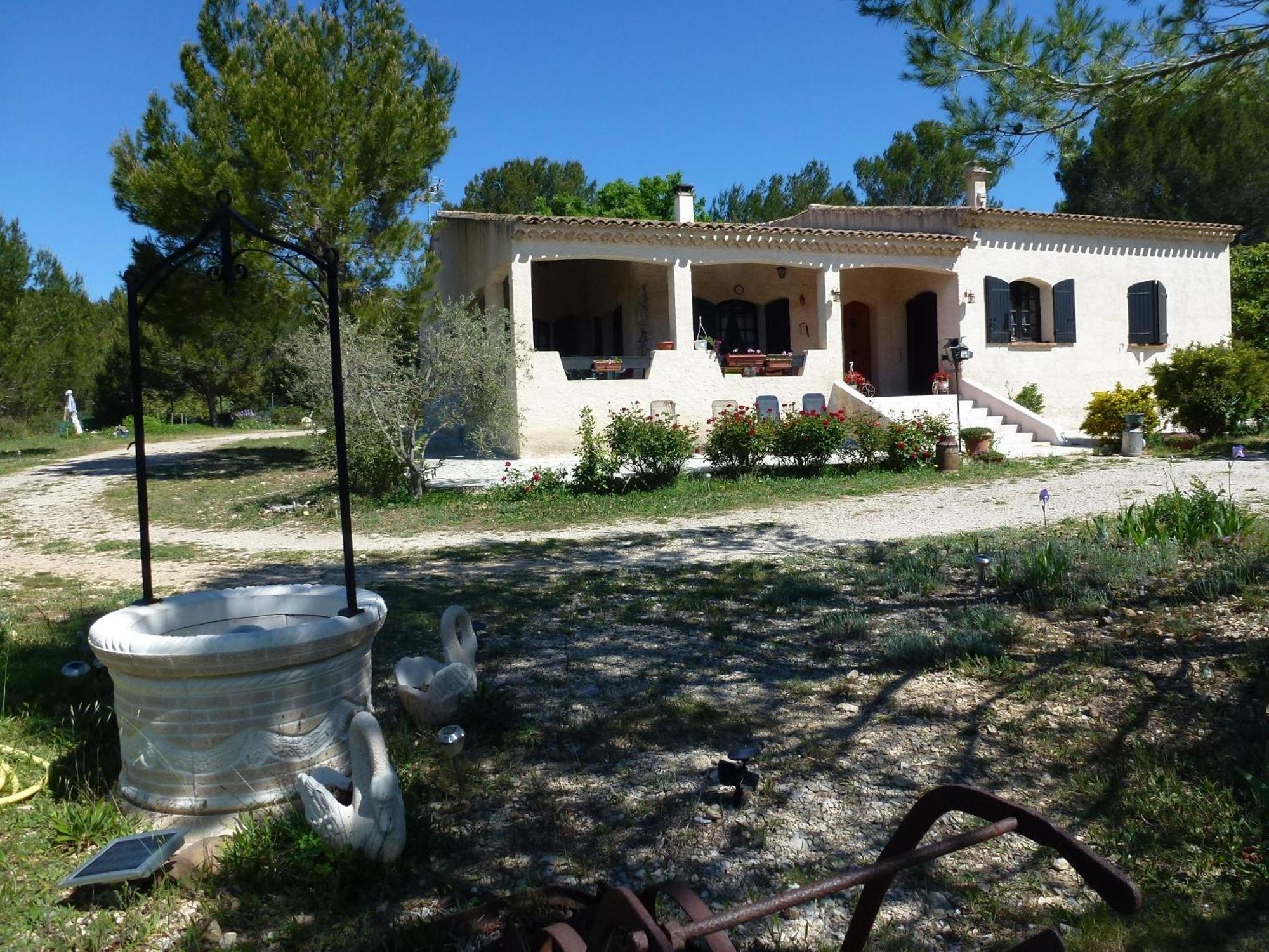 Chambre D'Hotes La Pinede Lambesc Exterior photo