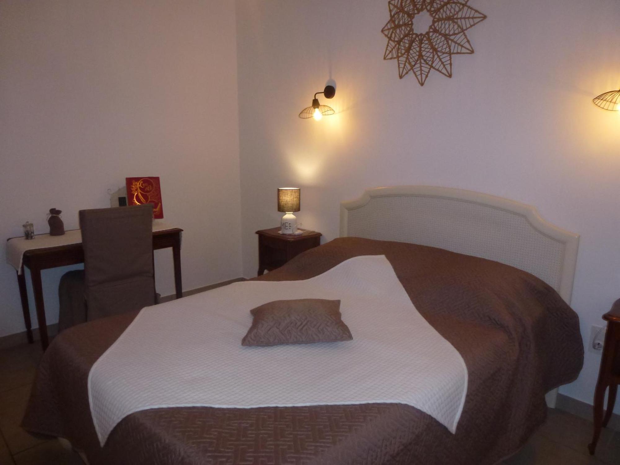 Chambre D'Hotes La Pinede Lambesc Exterior photo