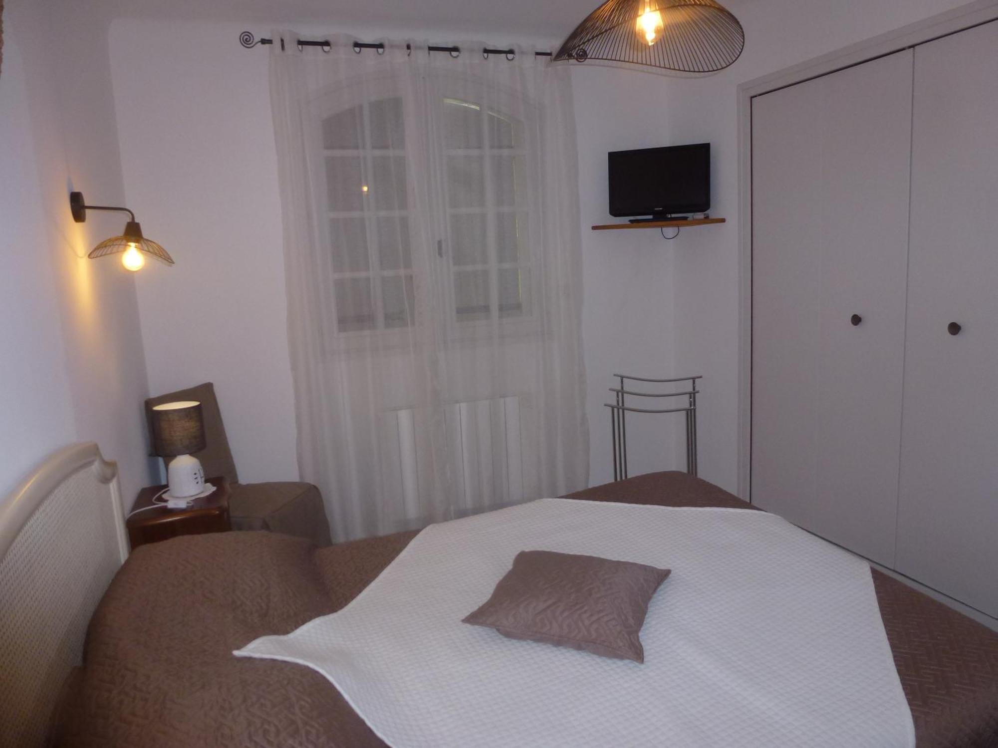 Chambre D'Hotes La Pinede Lambesc Exterior photo