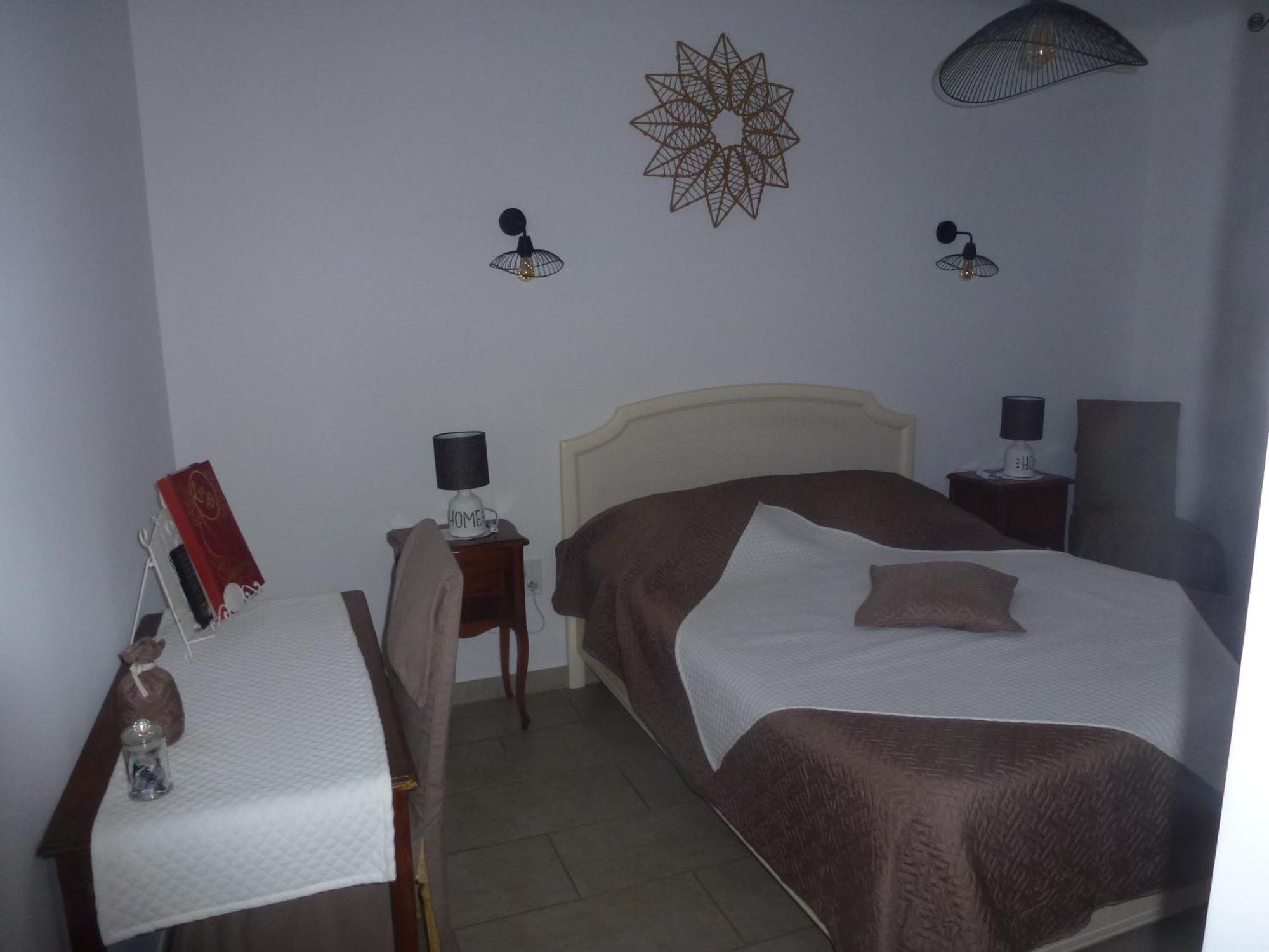 Chambre D'Hotes La Pinede Lambesc Exterior photo