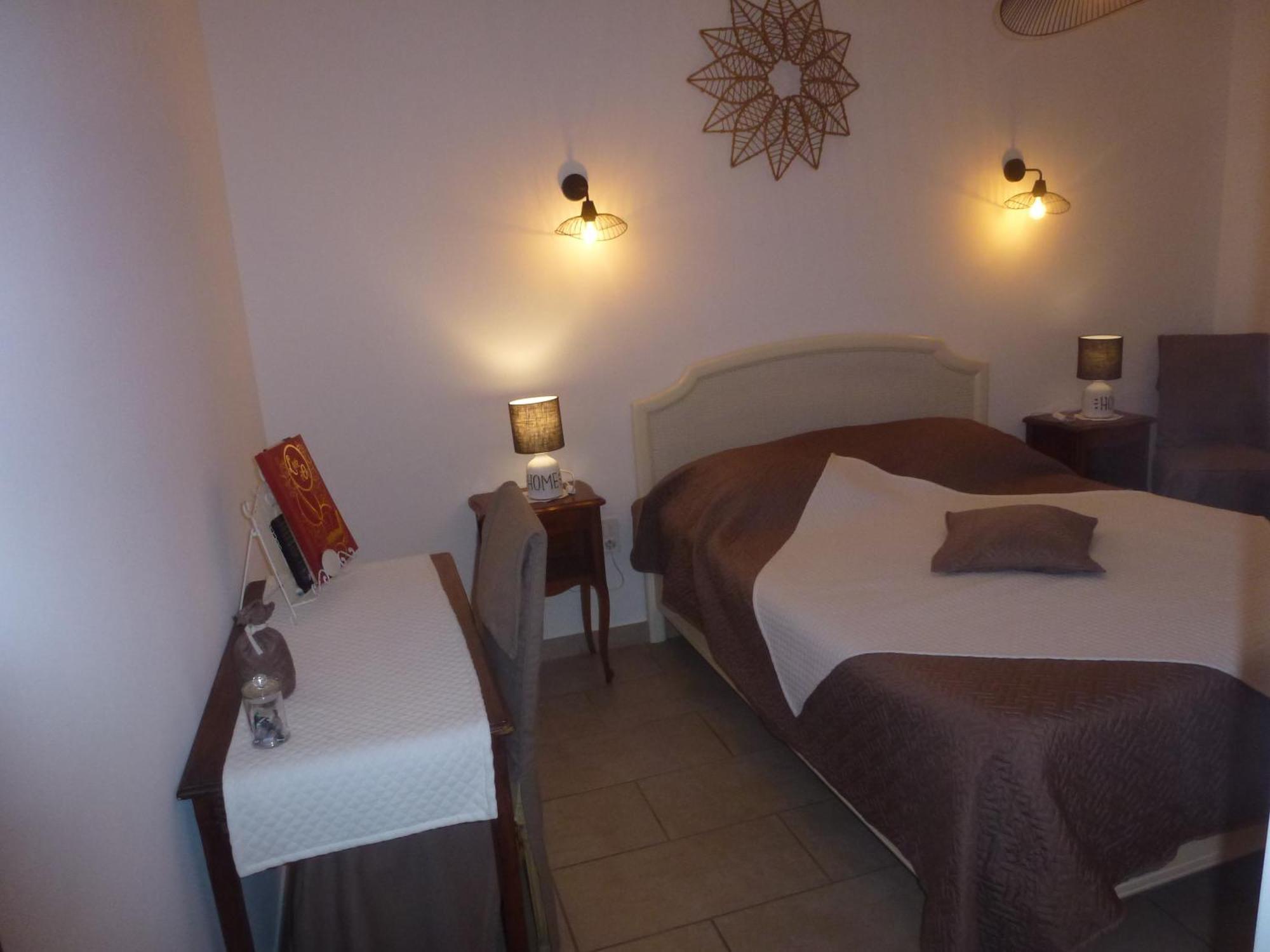 Chambre D'Hotes La Pinede Lambesc Exterior photo